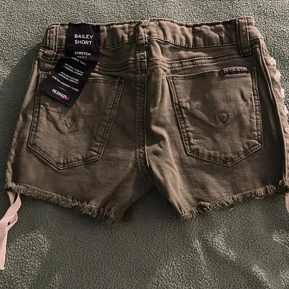 Hudson Kids Bailey Lace Up Shorts. NWT
Size 7 Summer is coming ⛱️ - Picture 3 of 5